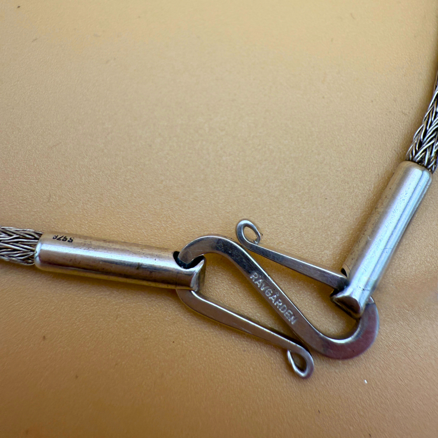 Dobbeltstrikket sølvkæde – NY version