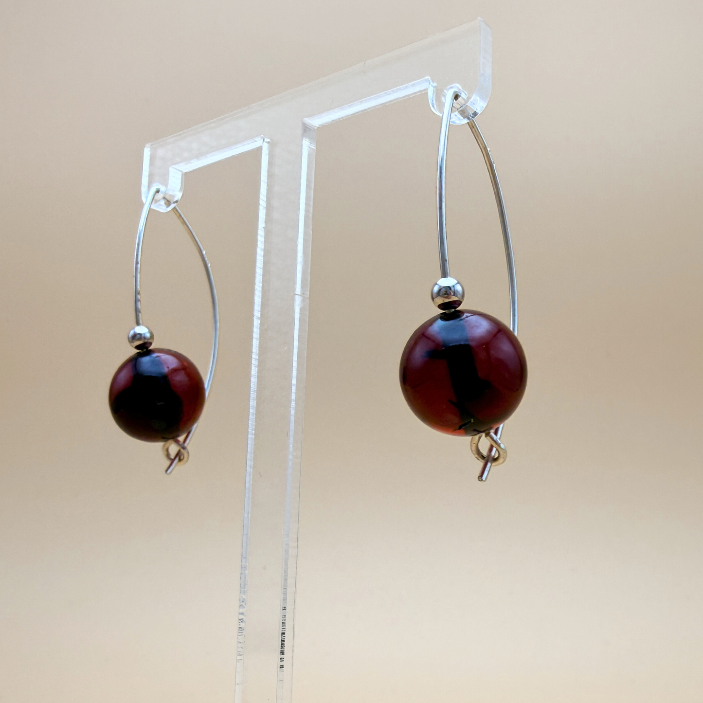 No. 3 – Ohrringe aus Silber mit weinrotem Bernstein