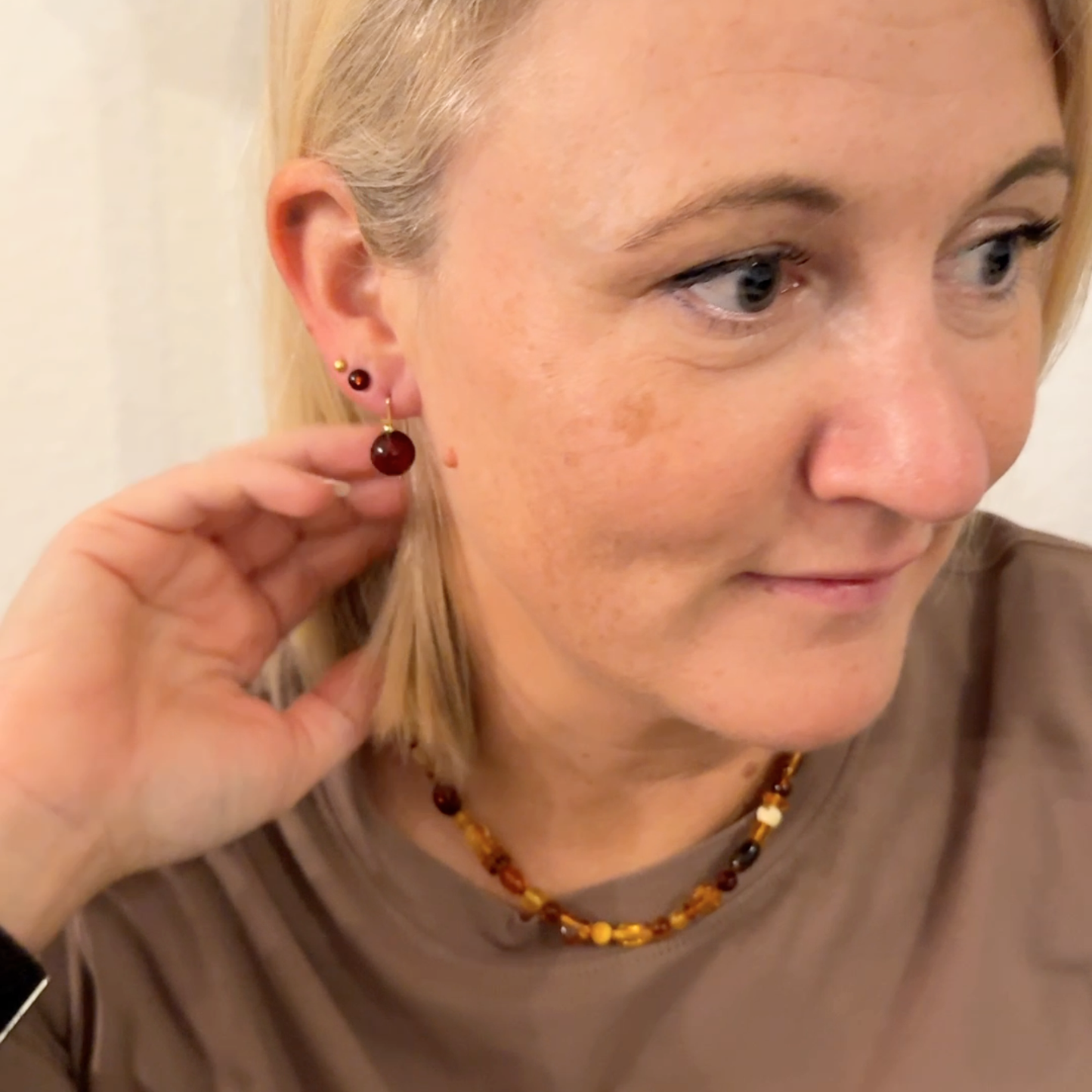 NO 1. Deep red & 14 kt gold