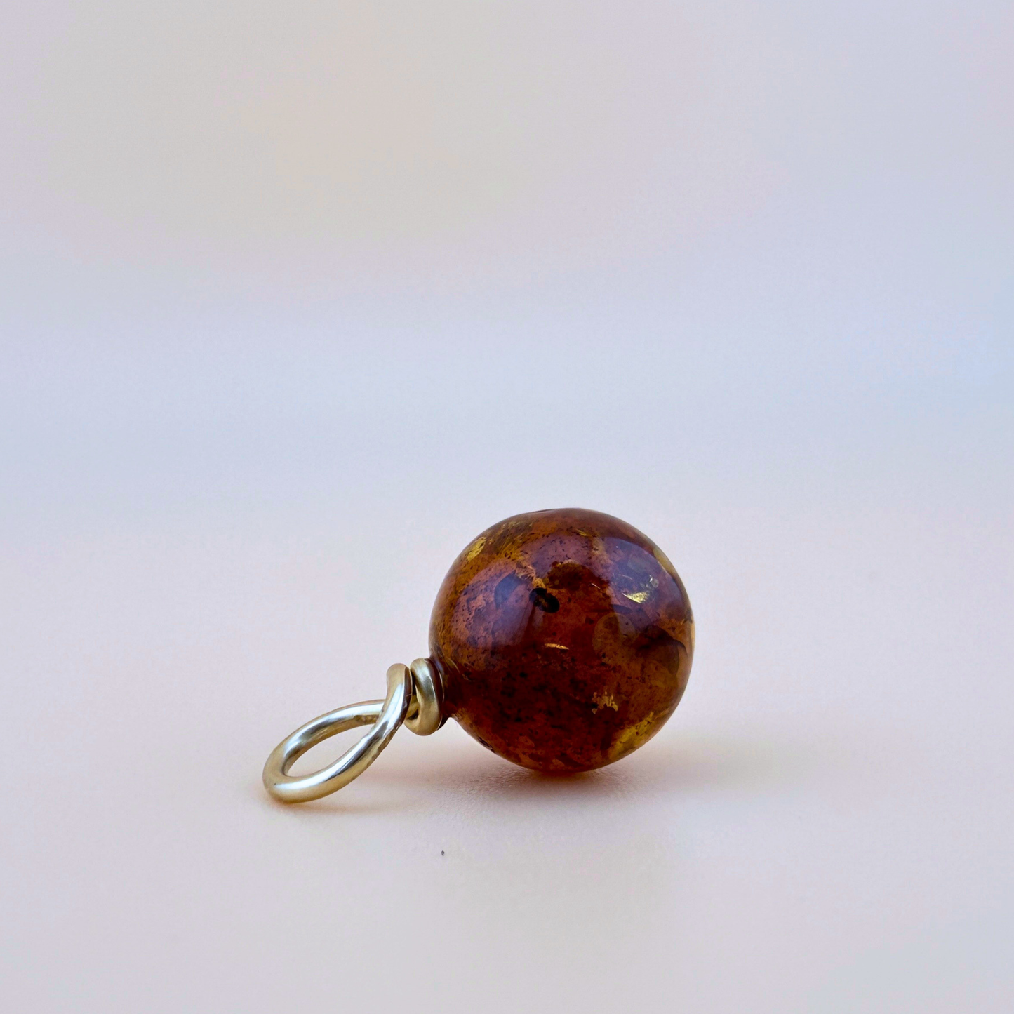 Cognac Shimmer Anhänger mit 14 kt Goldfassung