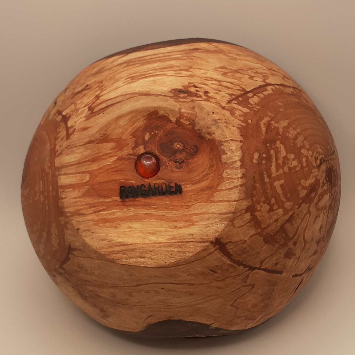 Holzschale mit rohem Rand