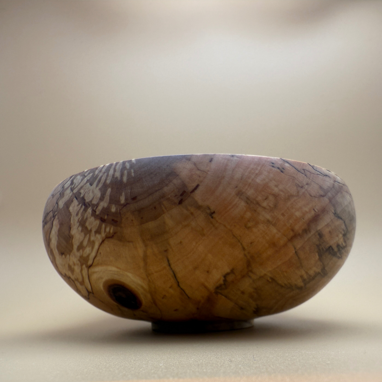 Skål i spaltet træ