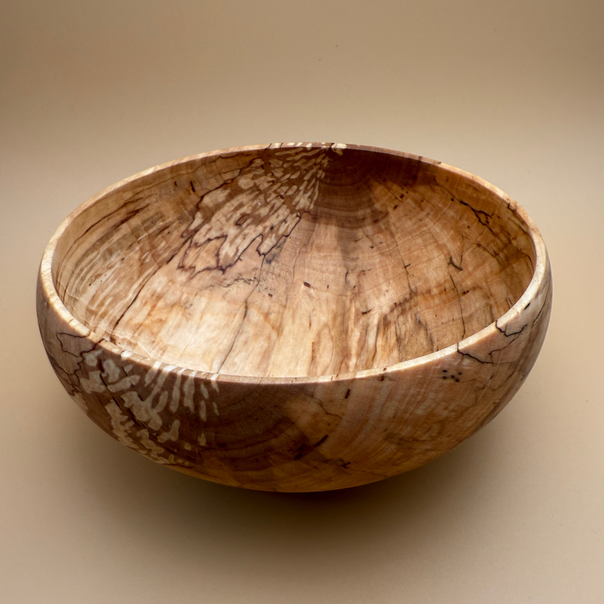 Skål i spaltet træ