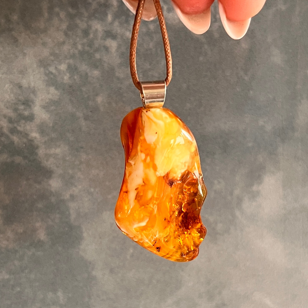 Exclusive Amber Pendant with colour mix