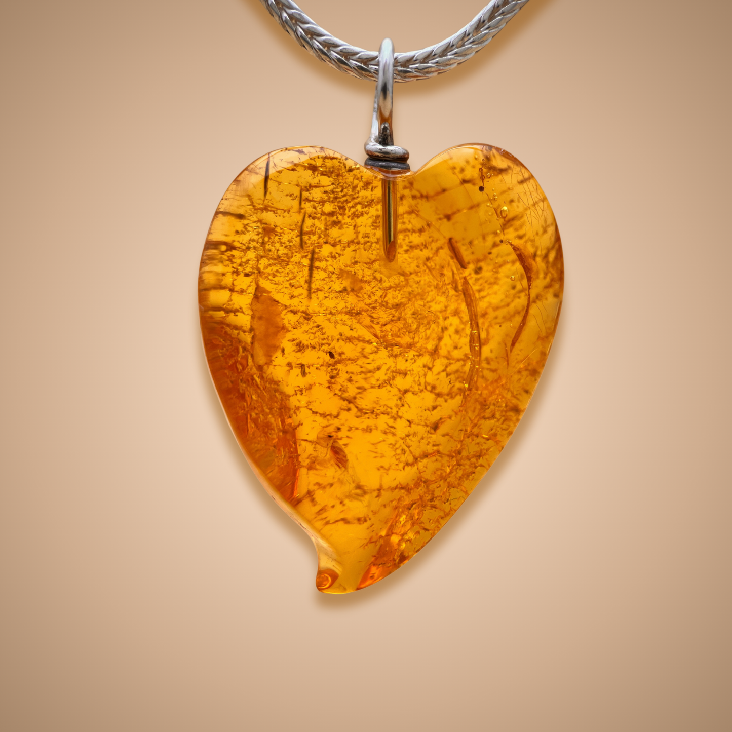 Anhänger mit tanzendem Herz