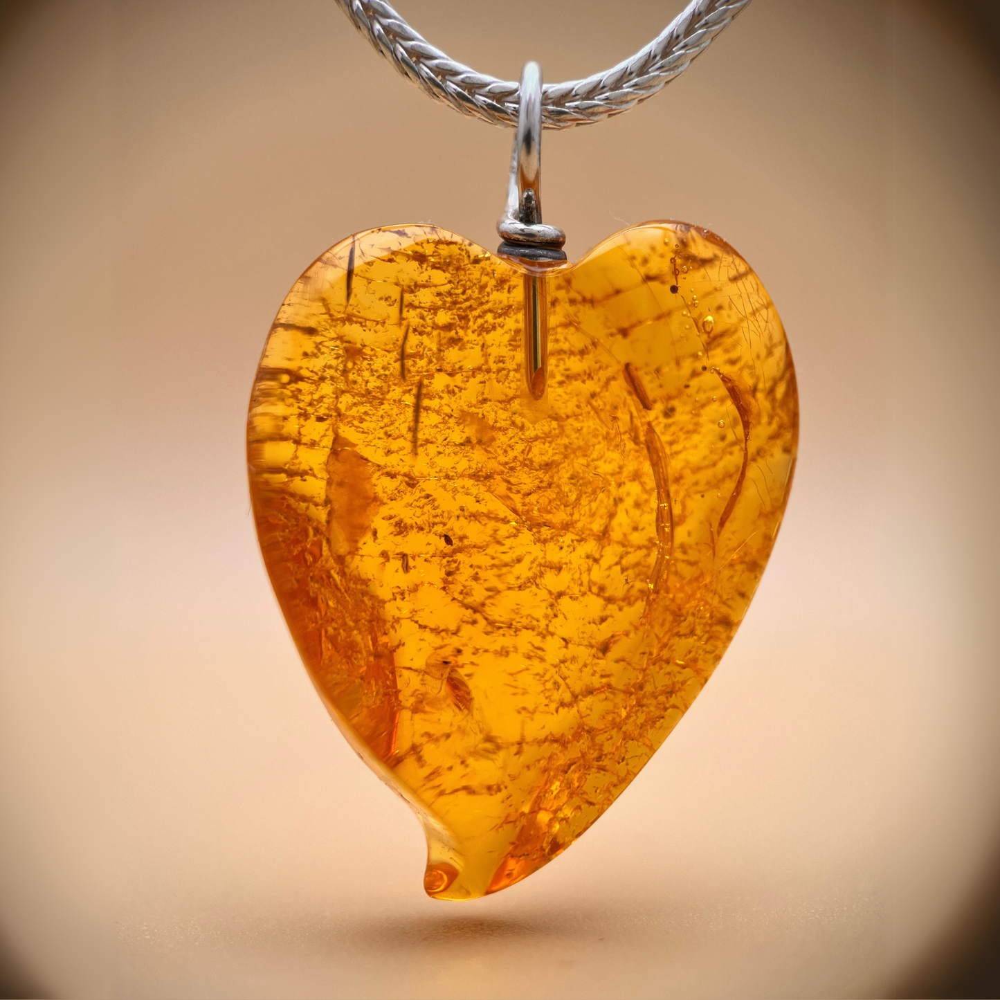 Anhänger mit tanzendem Herz