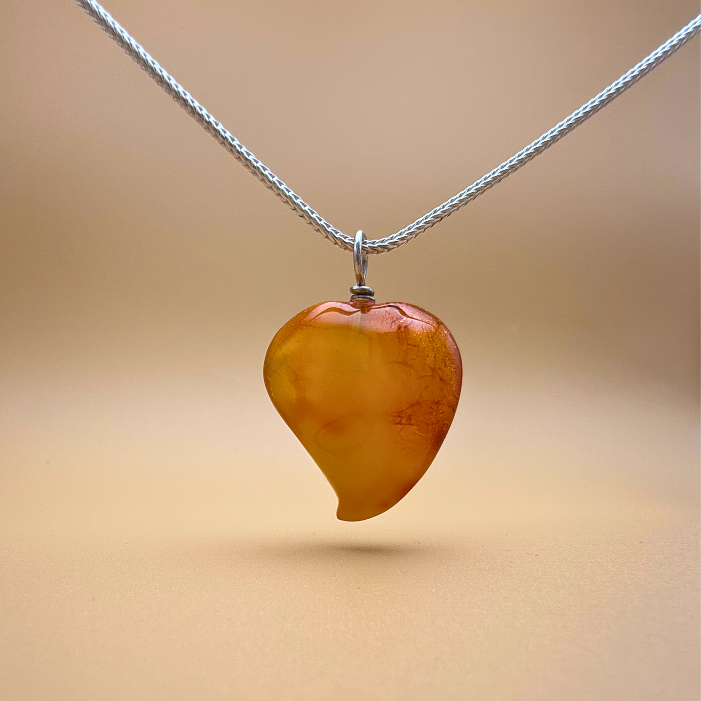 Dancing Heart Bernsteinanhänger – milkycloud