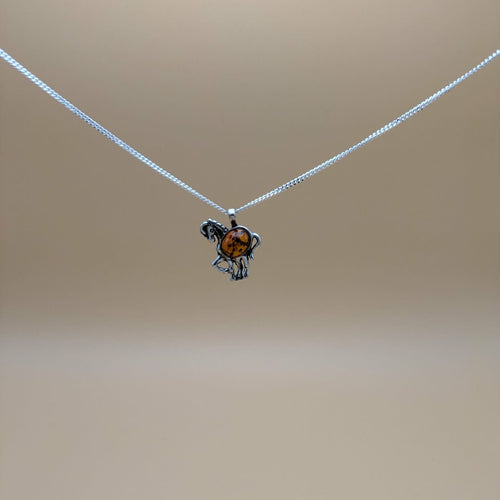 Horse pendant in silver with cognac amber