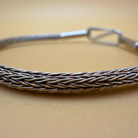 Handgestricktes Silberarmband – Doppelstich