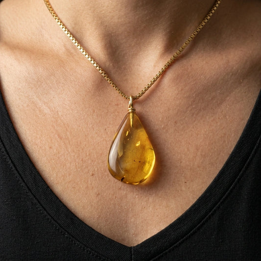 Pendant with 3 inclusion & 14 kt gold