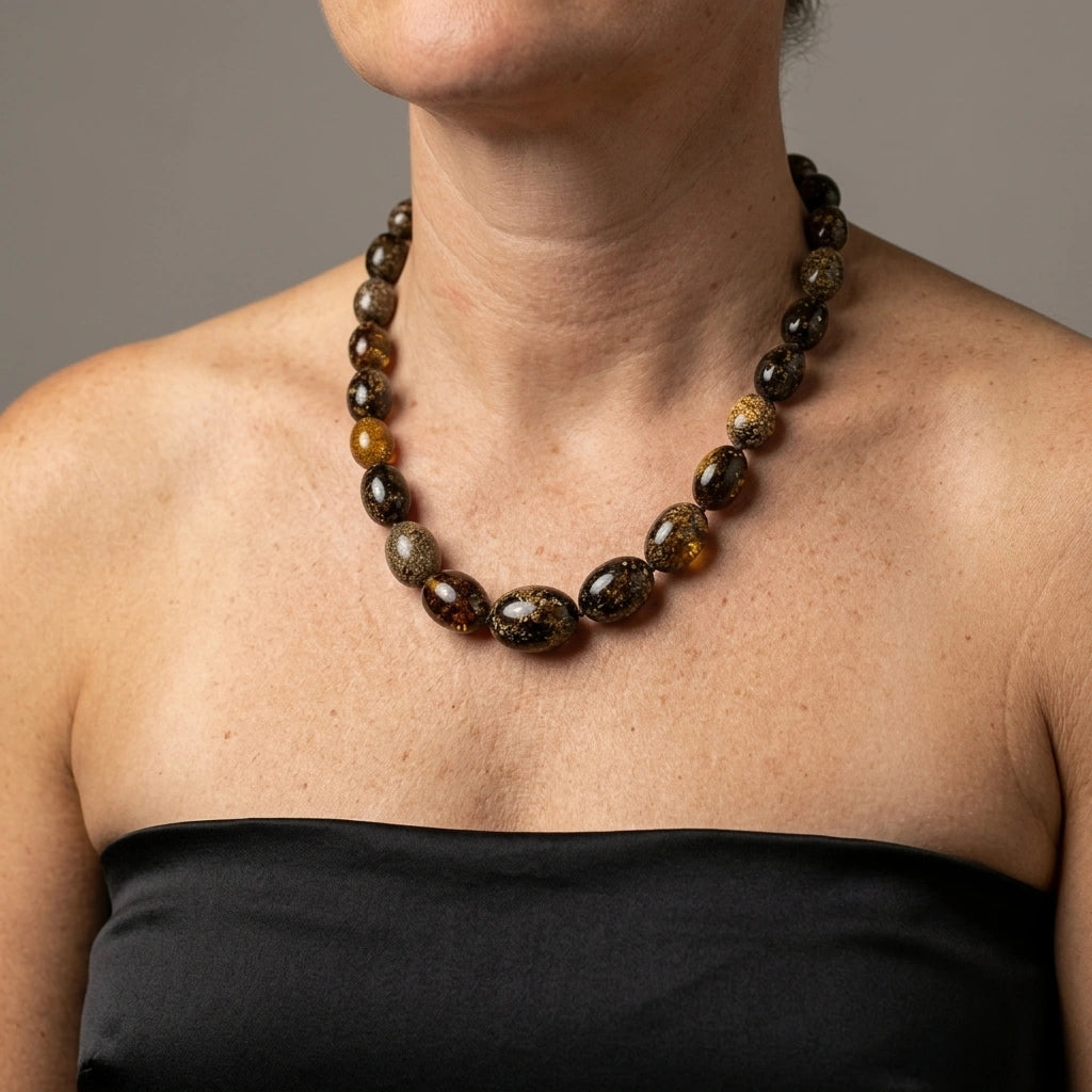 Moss Amber Necklace – Almond Oval