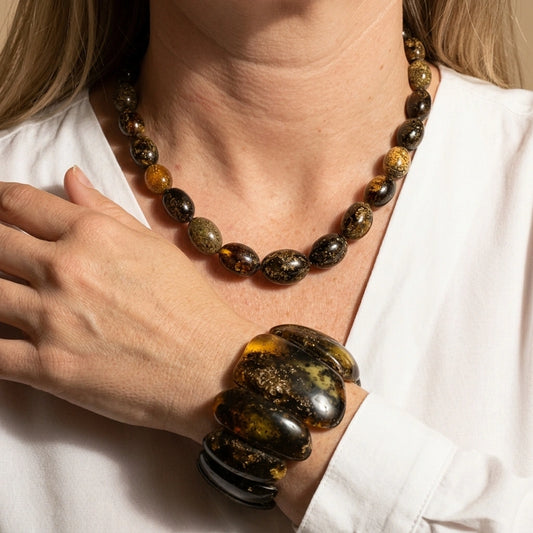 Moss Amber Necklace – Olive
