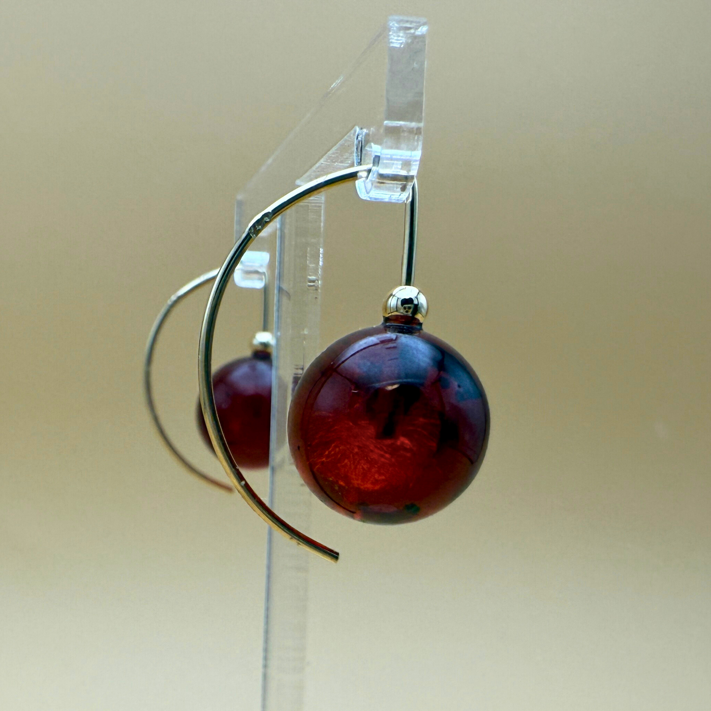 NO 1. Deep red & 14 kt gold