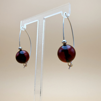 No. 3 – Ohrringe aus Silber mit weinrotem Bernstein