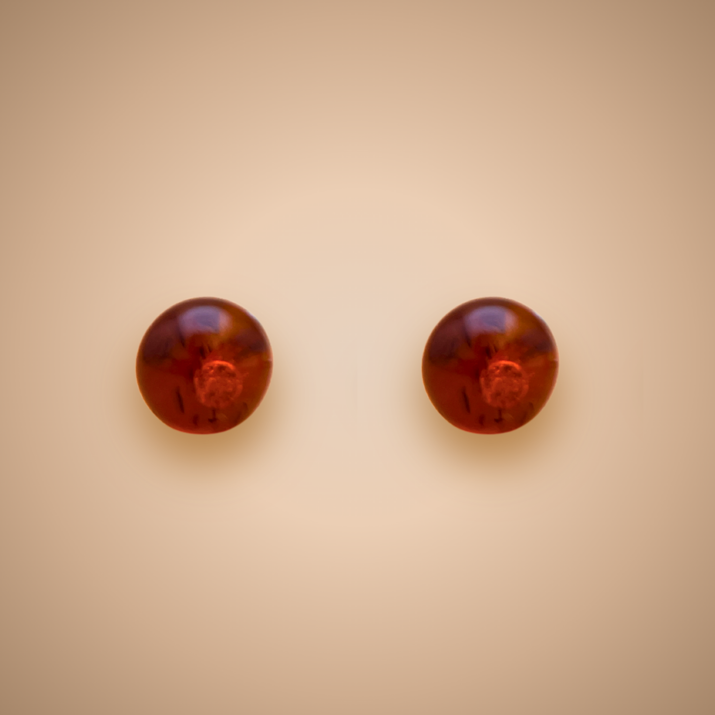 Runder Ohrstecker - Cognac