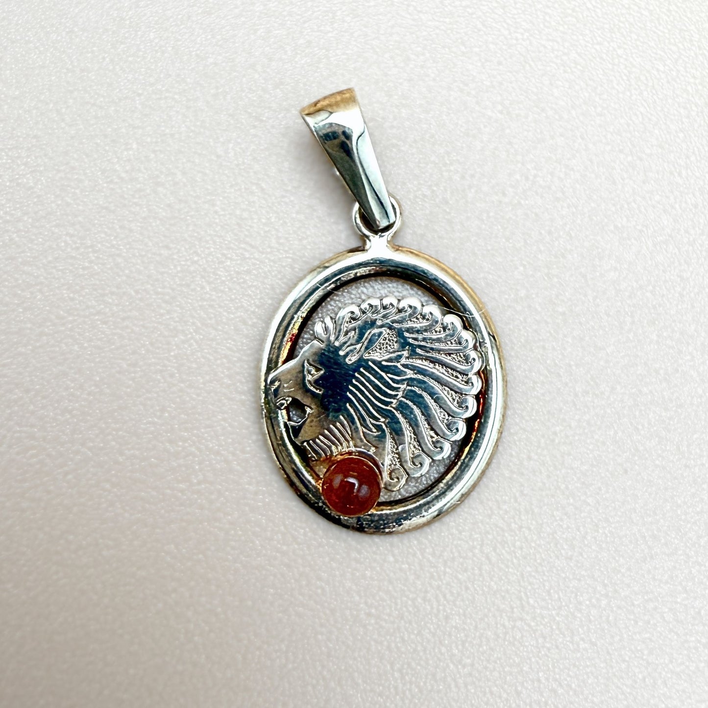 14 kt gold pendant Leo zodiac with cognac amber bead