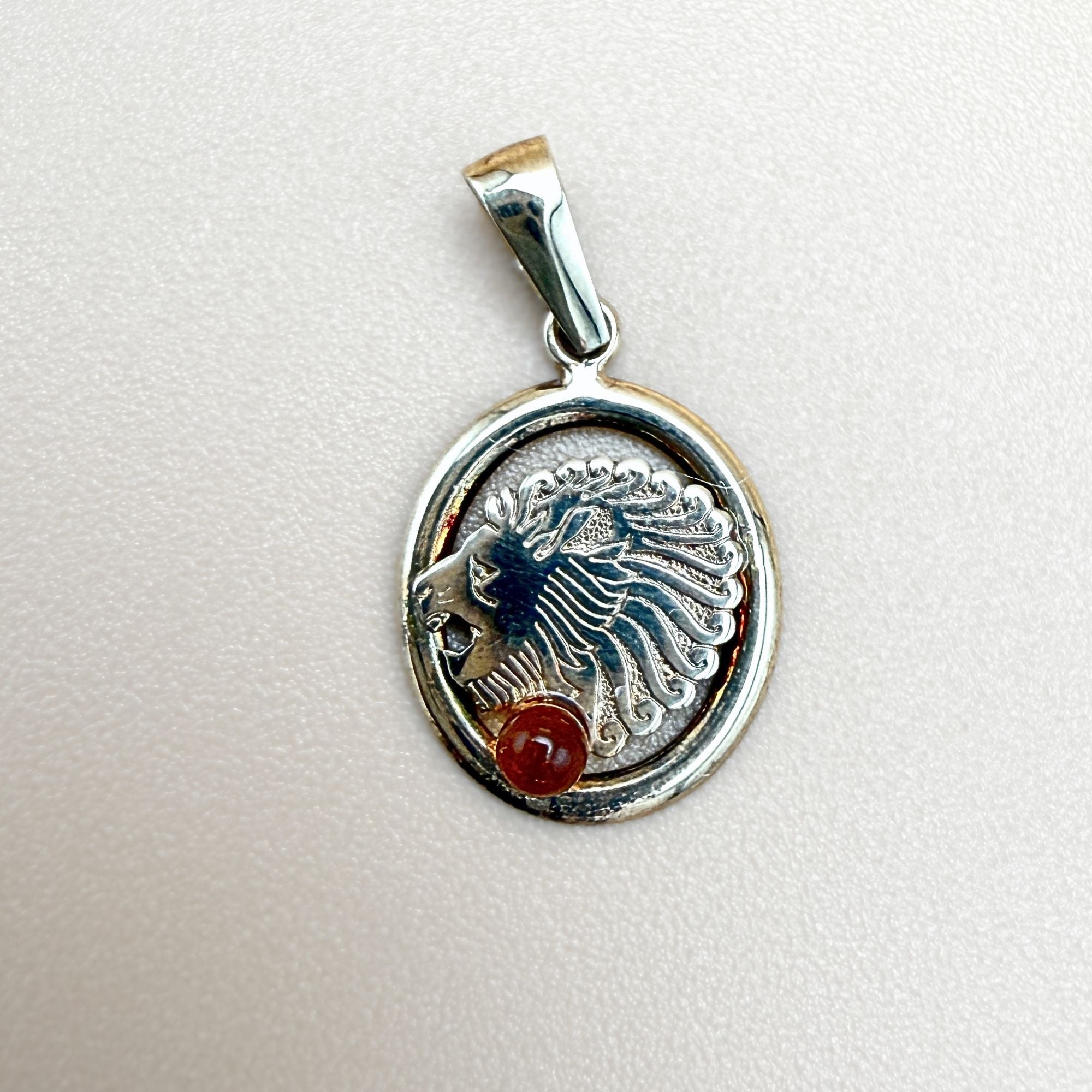 14 kt gold pendant Leo zodiac with cognac amber bead