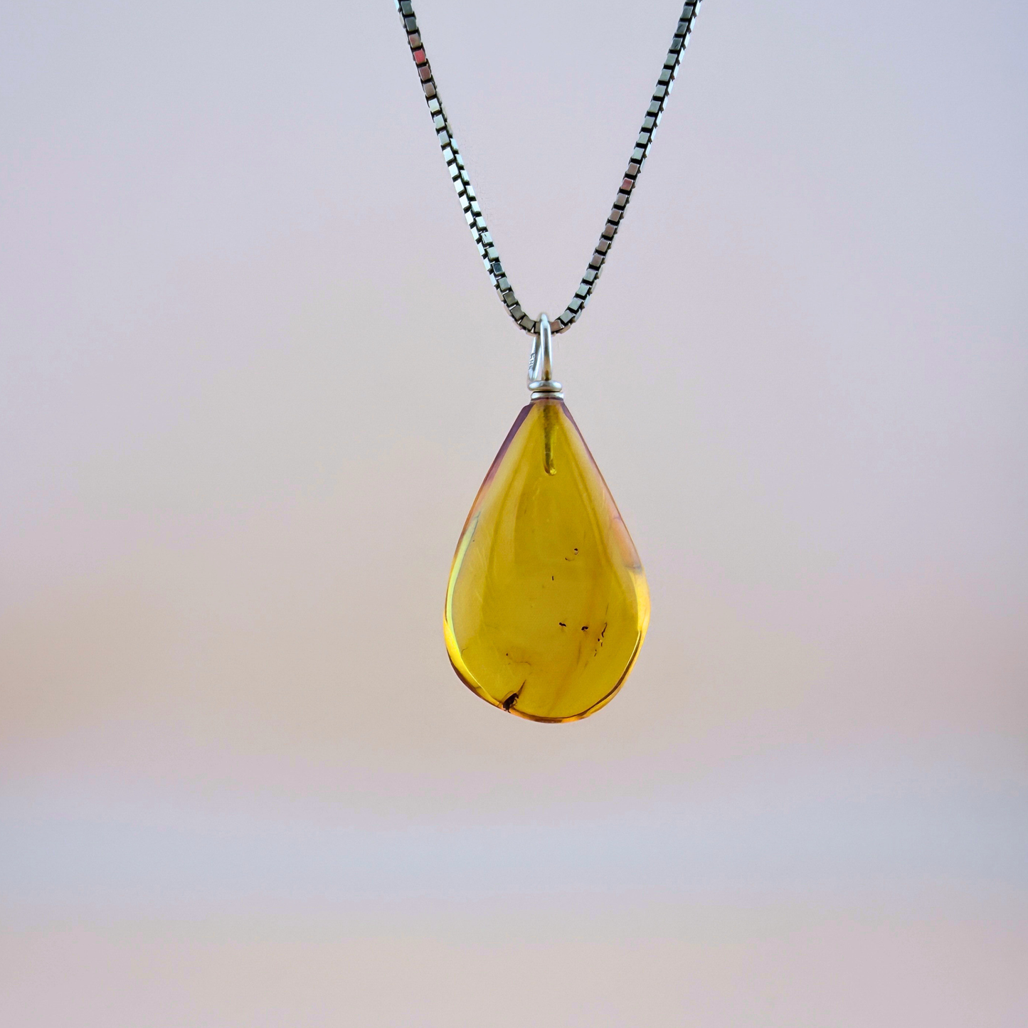 Pendant with 3 inclusion & 14 kt gold