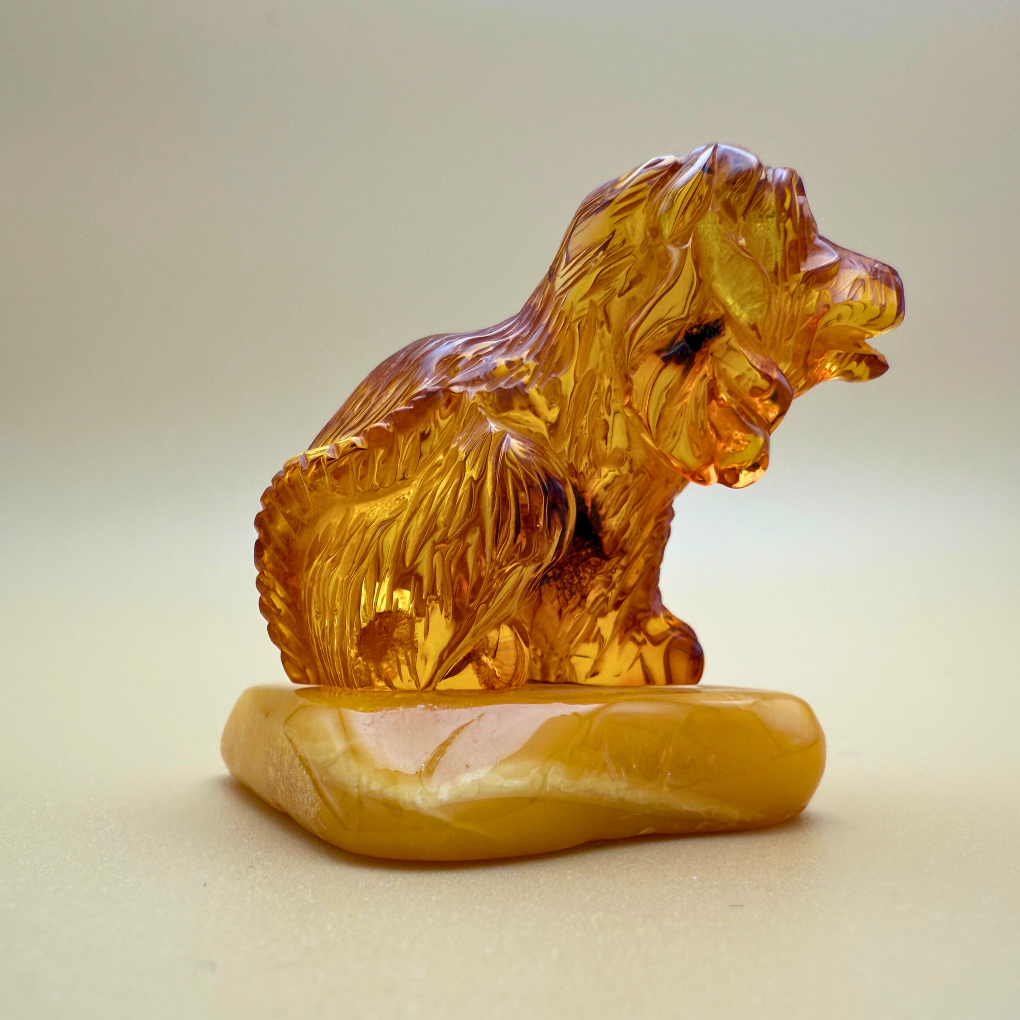 Rollo - hundefigur af rav