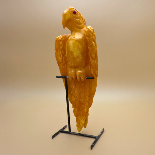 Tommy - Amber Parrot Figure