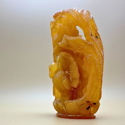 Krishna - Bernsteinfigur mit Pfau