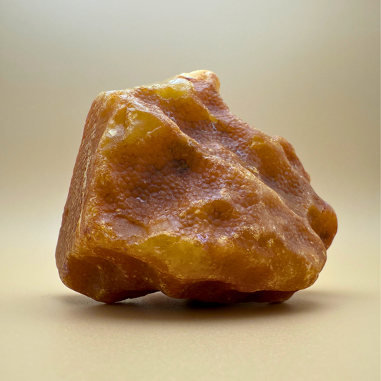 Bautastenförmiger Rohbernstein