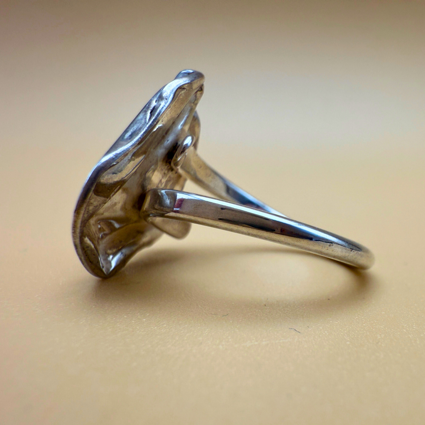 Wave Ring – No. 2 – Light cognac