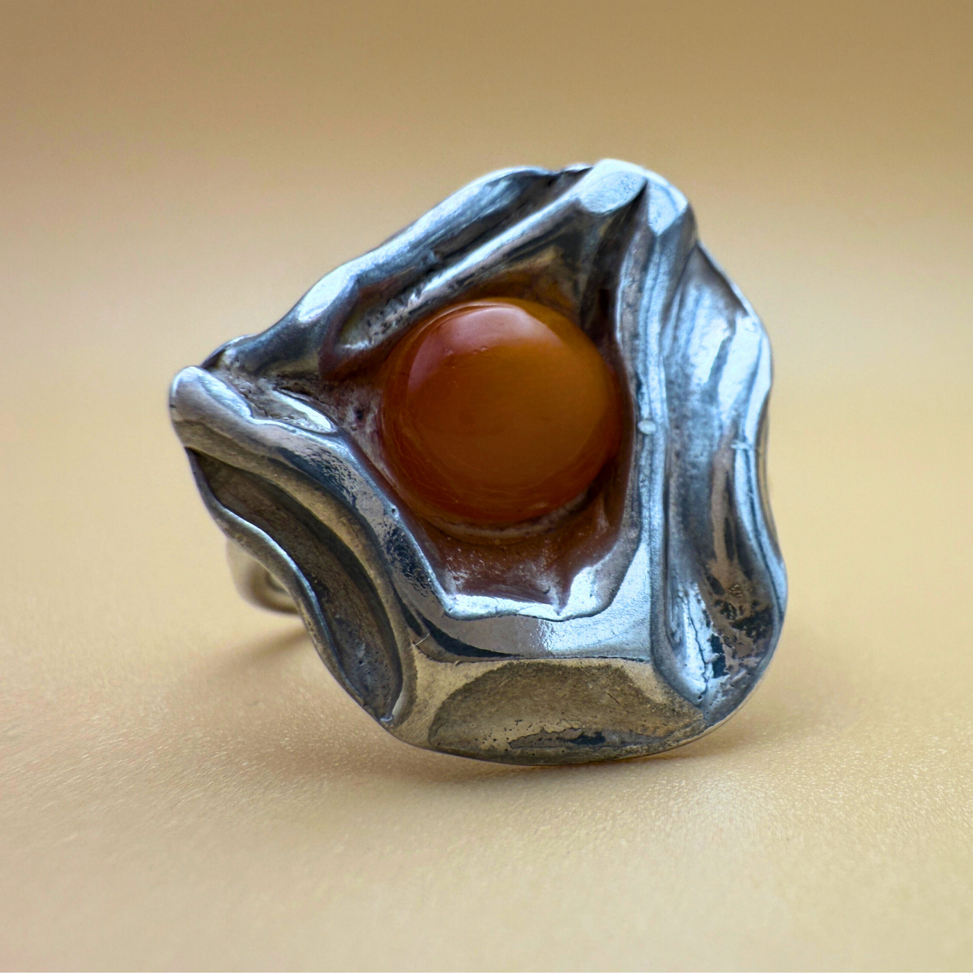 Wave Ring – No. 2 – Antique milk