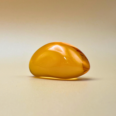 Citrus Glow – Polierter Bernstein-Taschenstein in Zitronengelb