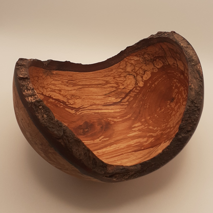 Wood bowl with raw edge