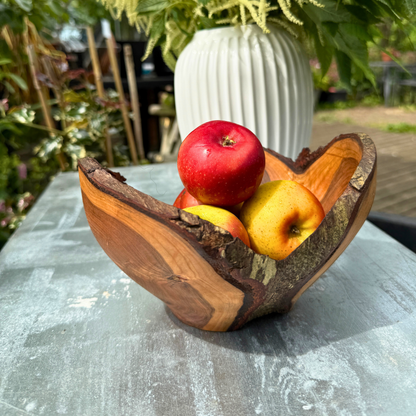 Gegabelte Schale aus Schwarzkirsche – Skulptur mit rohen Kanten