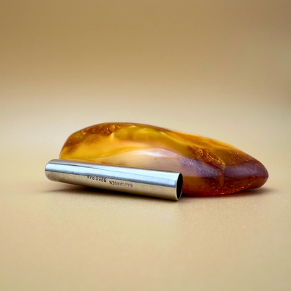 Goldener Bernsteinanhänger mit Sterlingsilberröhre
