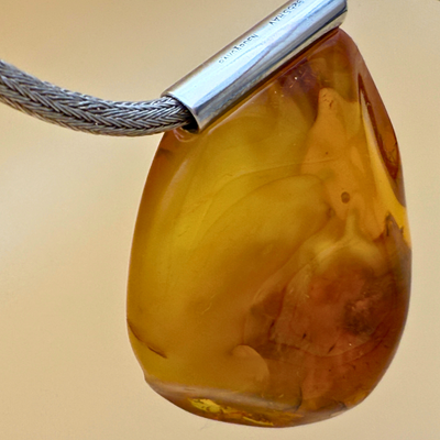 Großer Bernsteinanhänger mit Sterlingsilberröhre