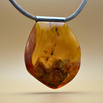 Großer Bernsteinanhänger mit Sterlingsilberröhre