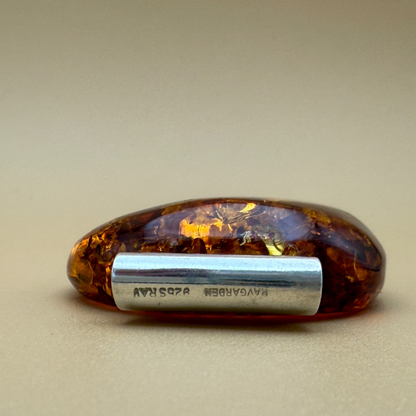 Almond Bernsteinanhänger – cognac shimmer