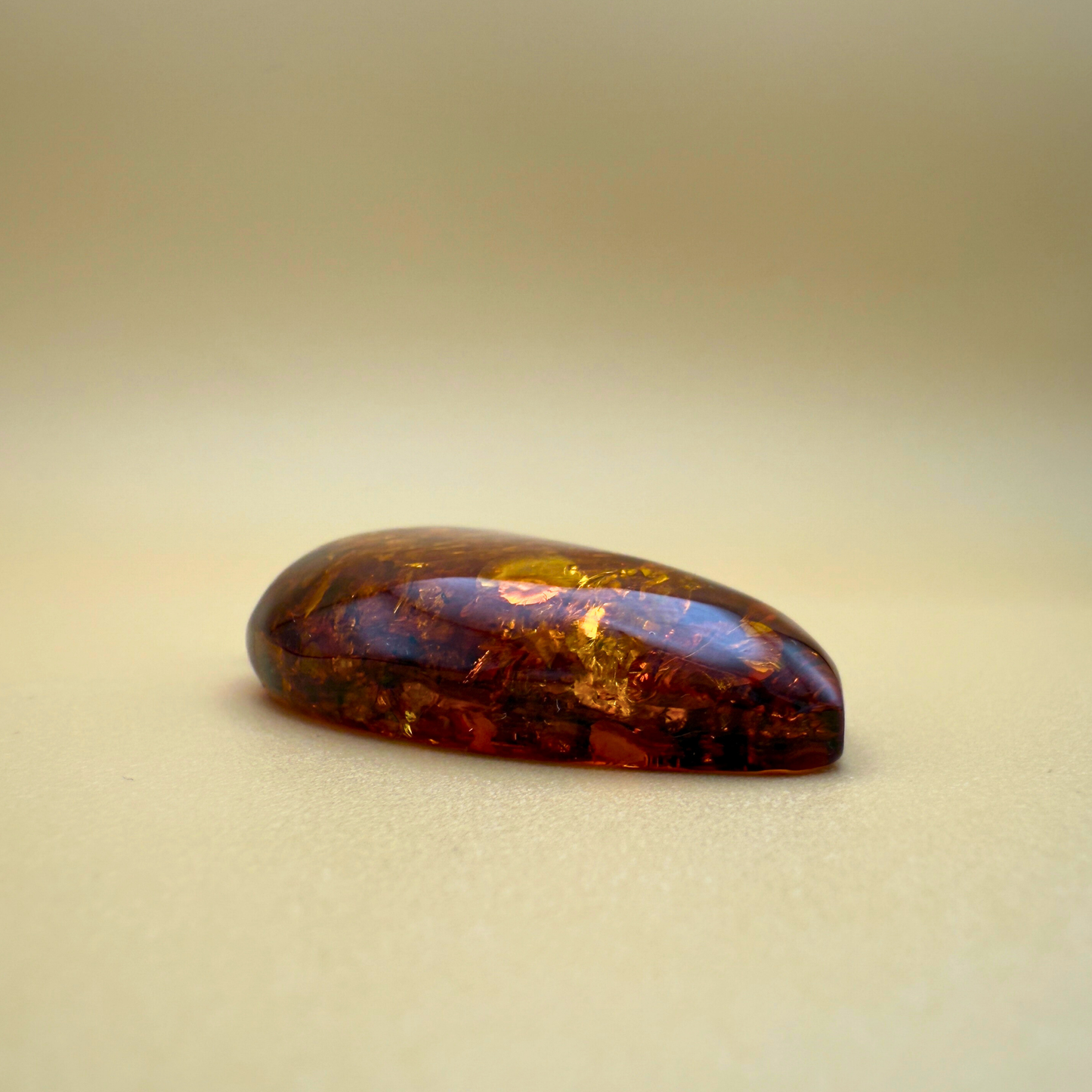 Almond Bernsteinanhänger – cognac shimmer