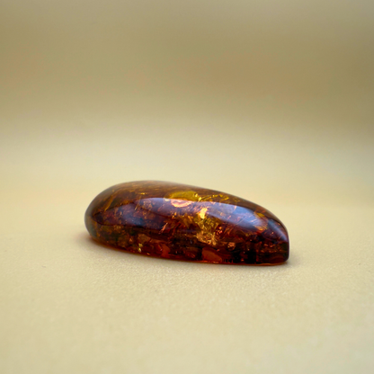 Almond Bernsteinanhänger – cognac shimmer