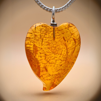 Anhänger mit tanzendem Herz