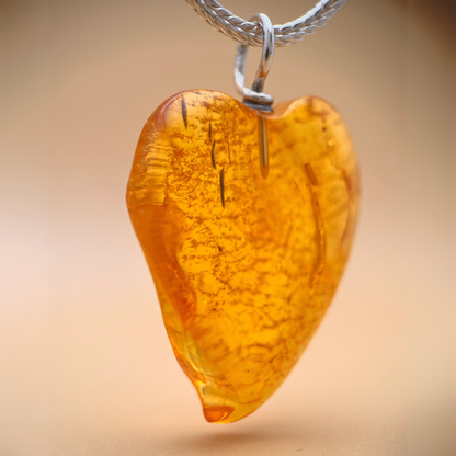 Anhänger mit tanzendem Herz