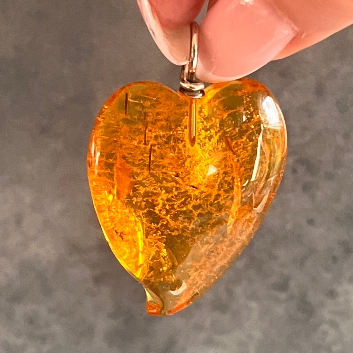 Anhänger mit tanzendem Herz