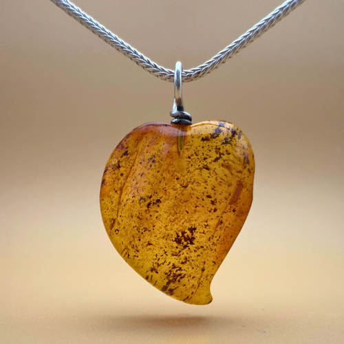 Dancing Heart Amber Pendant – plant traces