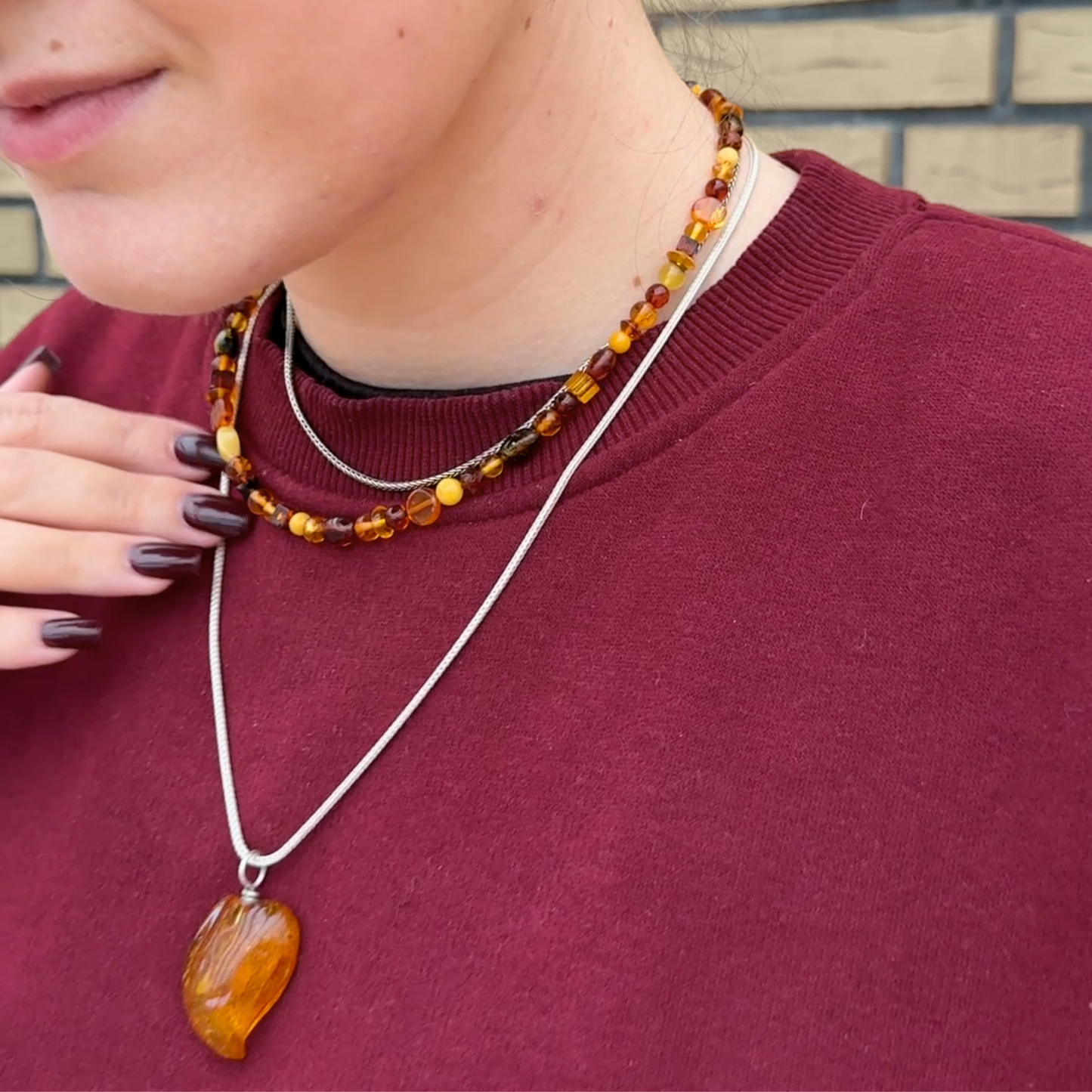 Dancing Heart Bernsteinanhänger – plant traces