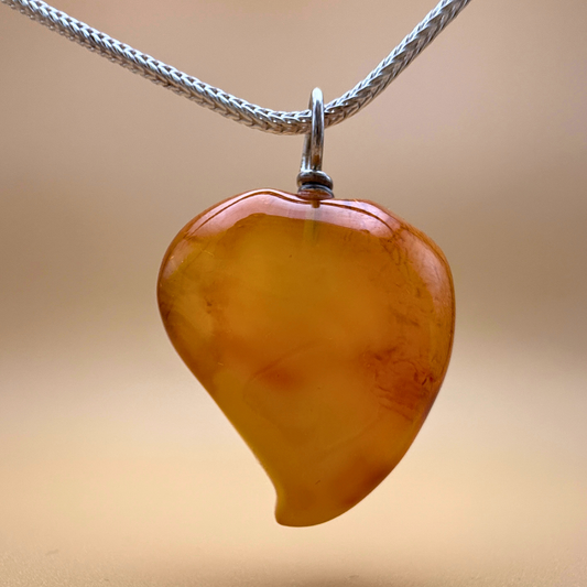 Dancing Heart Bernsteinanhänger – milkycloud